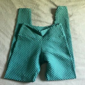 One size fits most BBB leggings in “mint”